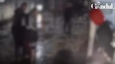 GÂNDUL LIVE. Bărbat îndoit în bătaie cu ranga, pe terasa unui bar din Olt