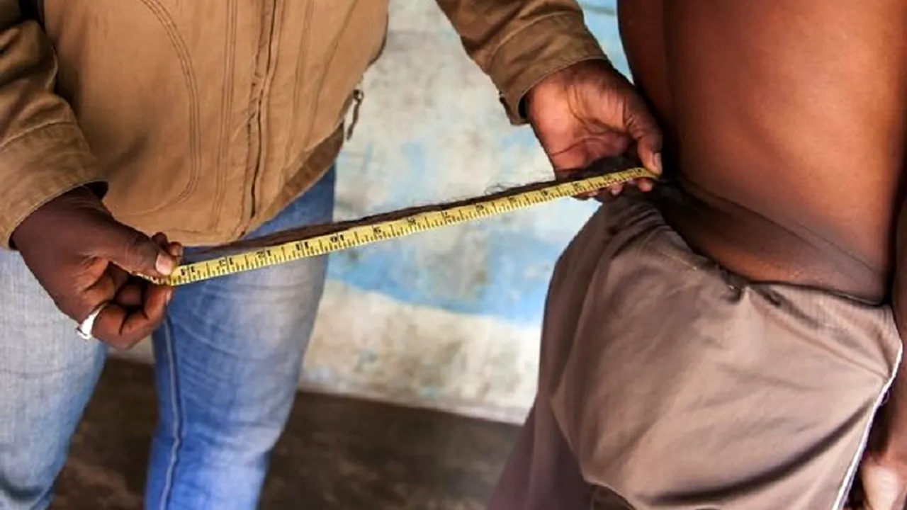 Bărbatul care are coadă este idolatrizat ca un zeu. VIDEO