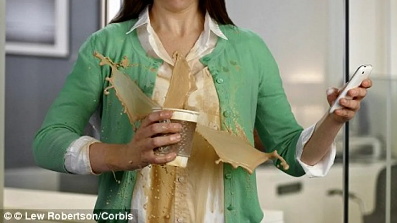 S-a demonstrat științific de ce vărsăm cafeaua pe noi