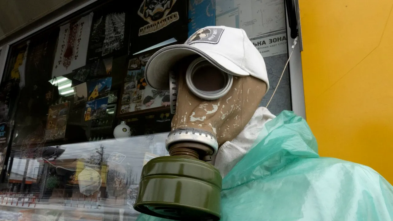 Rușii au cucerit centrala nucleară de la Cernobîl. Peste 400 de bombardamente ale forțelor ruse au fost înregistrate joi