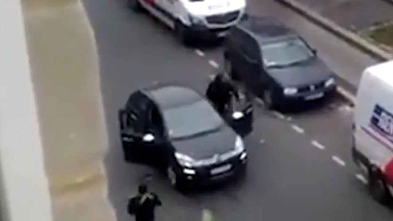 Doi franco-algerieni, în vizorul poliției după atentatul de la sediul publicației Charlie Hebdo