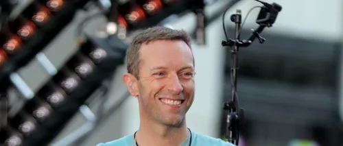 Chris Martin, solistul trupei Coldplay, a CĂZUT de pe scenă în timpul unui concert în Australia