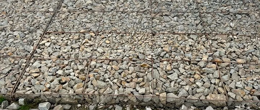 S-au FURAT plasele care susțin pietrele din gabioane pe Drumul Expres Craiova - Pitești