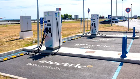 Administrația Trump va închide porturile de încărcare a vehiculelor electrice din clădirile federale și va renunța la vehiculele electrice cumpărate