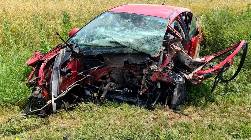Accident CUMPLIT în județul Prahova! Două persoane au murit pe loc, un tânăr a fost luat cu elicopterul SMURD