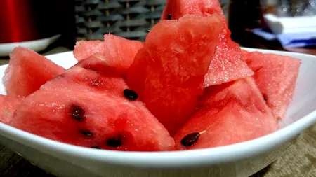 Cât costă o porție de 400 de grame de PEPENE în portul turistic din Constanța. Turiștii au crezut că nu văd bine