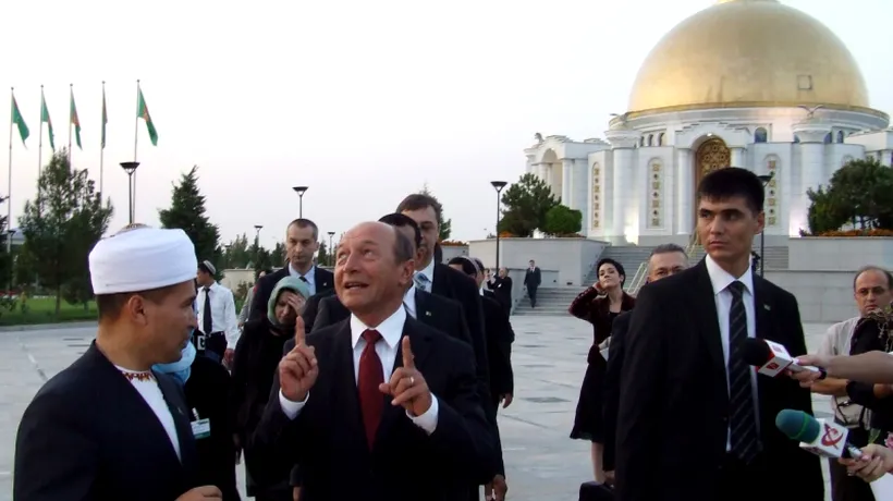 Băsescu a asistat la o demonstrație cu cai din rasa Ahal Teke, simbolul Turkmenistanului independent