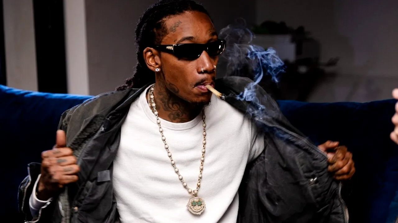 Rapperul american Wiz Khalifa, care a fumat cannabis la festivalul „Beach, Please!“, a fost condamnat la 9 luni de închisoare în România
