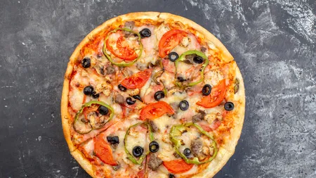 Cât costă o PIZZA sau un burger în Vama Veche