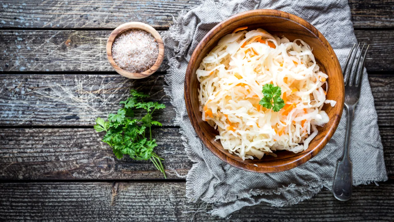 Care sunt beneficiile verzei murate. De ce trebuie să incluzi acest aliment în DIETA ta