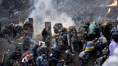 Filmul evenimentelor din Ucraina: de la un marș care a degenerat, la fuga lui Ianukovici din Kiev