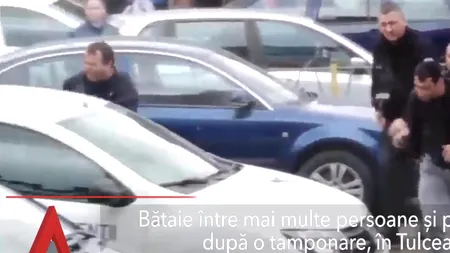 BĂTAIE între mai multe persoane și polițiști, după o tamponare. Agresorii, calmați cu spray-uri lacrimogene