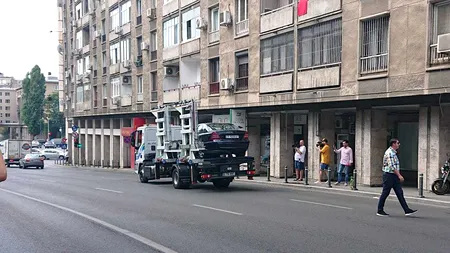 În atenția șoferilor | Luni începe ridicarea mașinilor parcate neregulamentar în București / Cât poate plăti un șofer care staționează neregulamentar - FOTO / VIDEO