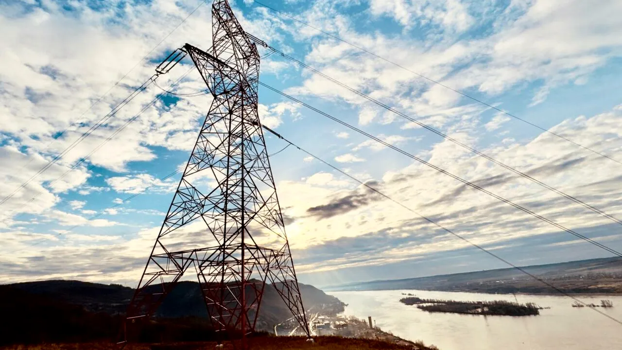 Transelectrica a inaugurat cea mai complexă LINIE ELECTRICĂ AERIANĂ construită în ultimii 30 de ani în Rețeaua Electrică de Transport din România