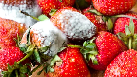 Sute de baxuri de băuturi, retrase din magazine! ANPC susține că erau ținute la temperaturi de peste 30 grade Celsius, fiind alterate