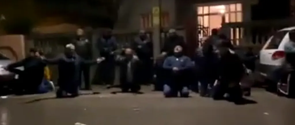 IGNORANȚĂ | Zeci de persoane dintr-o comună ignoră ordonanţa militară şi se roagă în grup, pe stradă, pentru a scăpa de „molima de coronavirus” - VIDEO