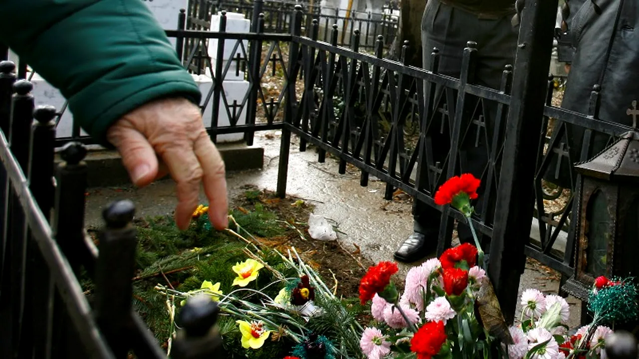 Două cimitire din Capitală, printre care cel al mamei Oanei Zăvoranu, controlate de Poliție