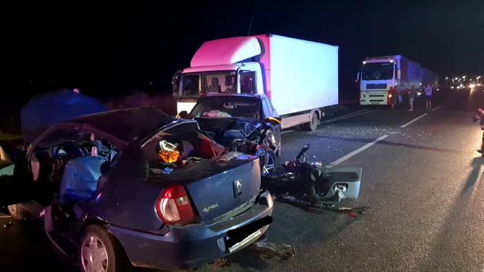 FOTO | Carnagiu la ieșirea din Buzău: Trei oameni au murit şi alți trei au fost răniți, în urma unui accident rutier / Sursa: IPJ Buzău