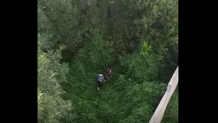 VIDEO | Hoți prinși de un jandarm aflat în timpul liber. Tâlharii au atacat o bătrână în Craiova și i-au furat banii și telefonul