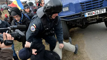 Tânărul care susținea că a fost lovit de jandarmi la protestele de la Pungești a fugit din spital