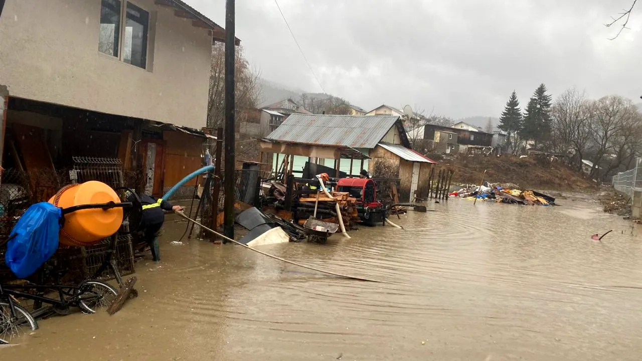 Românii care au avut casele inundate au încasat despăgubiri de peste 5,7 mil. lei în 2023, aproape dublu față de 2022. Câte dosare au fost avizate