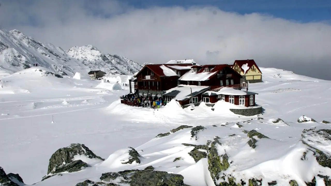 Strat de zăpadă de 2 centimetri la Bâlea Lac, după ce temperaturile au scăzut sub zero grade Celsius