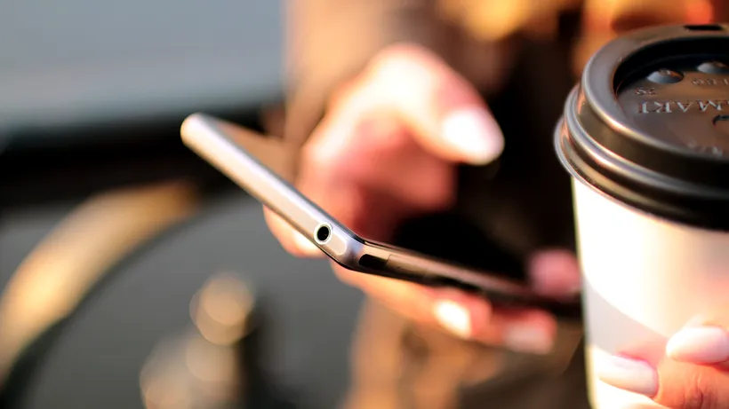Cum se vor putea încărca telefoanele mobile la soare