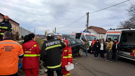 VIDEO | Accident grav în Gorj. Doi pietoni, mamă și fiu, au fost uciși de un șofer care a ajuns cu mașina pe contrasens