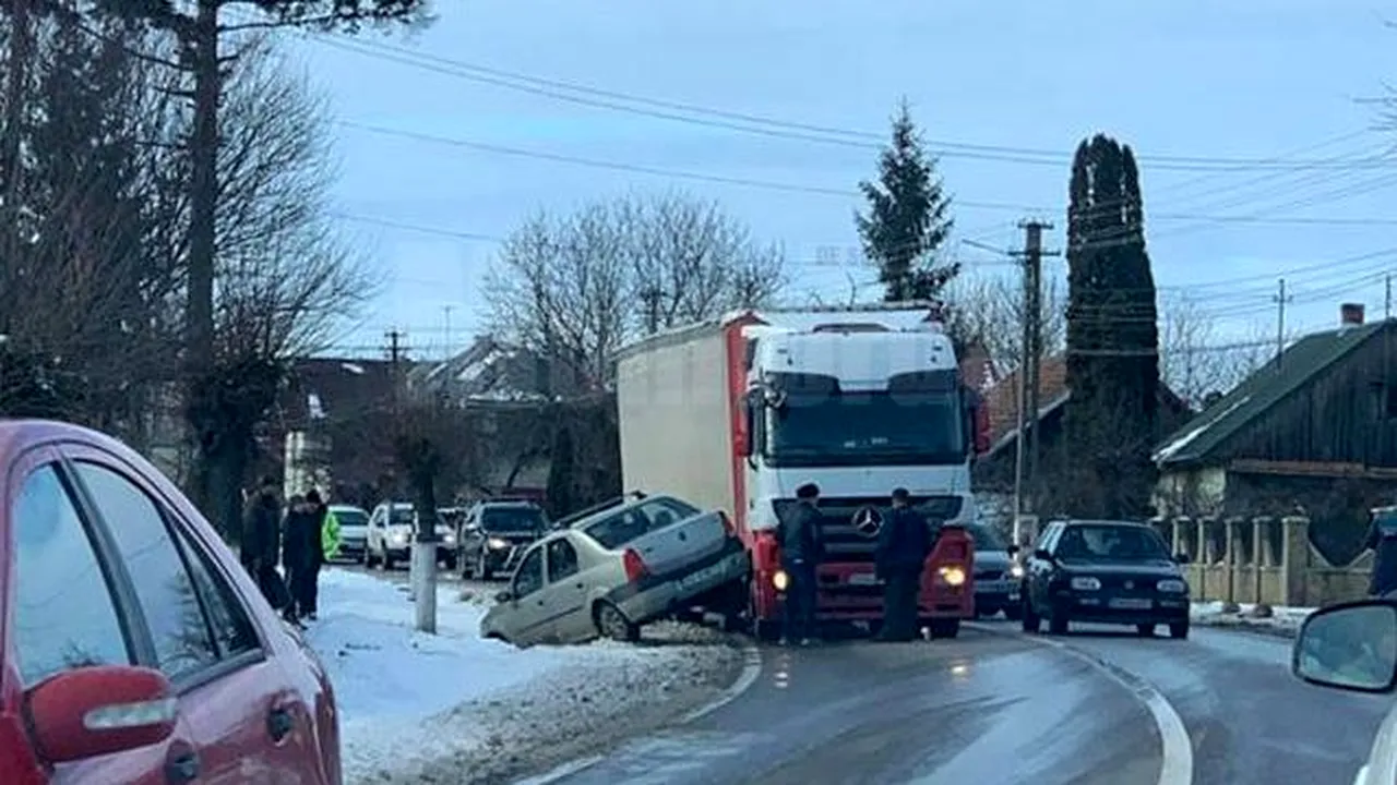 Ce a reușit să facă un pensionar de 79 de ani cu o Dacia Logan. Polițiștii au rămas șocați când l-au tras pe dreapta