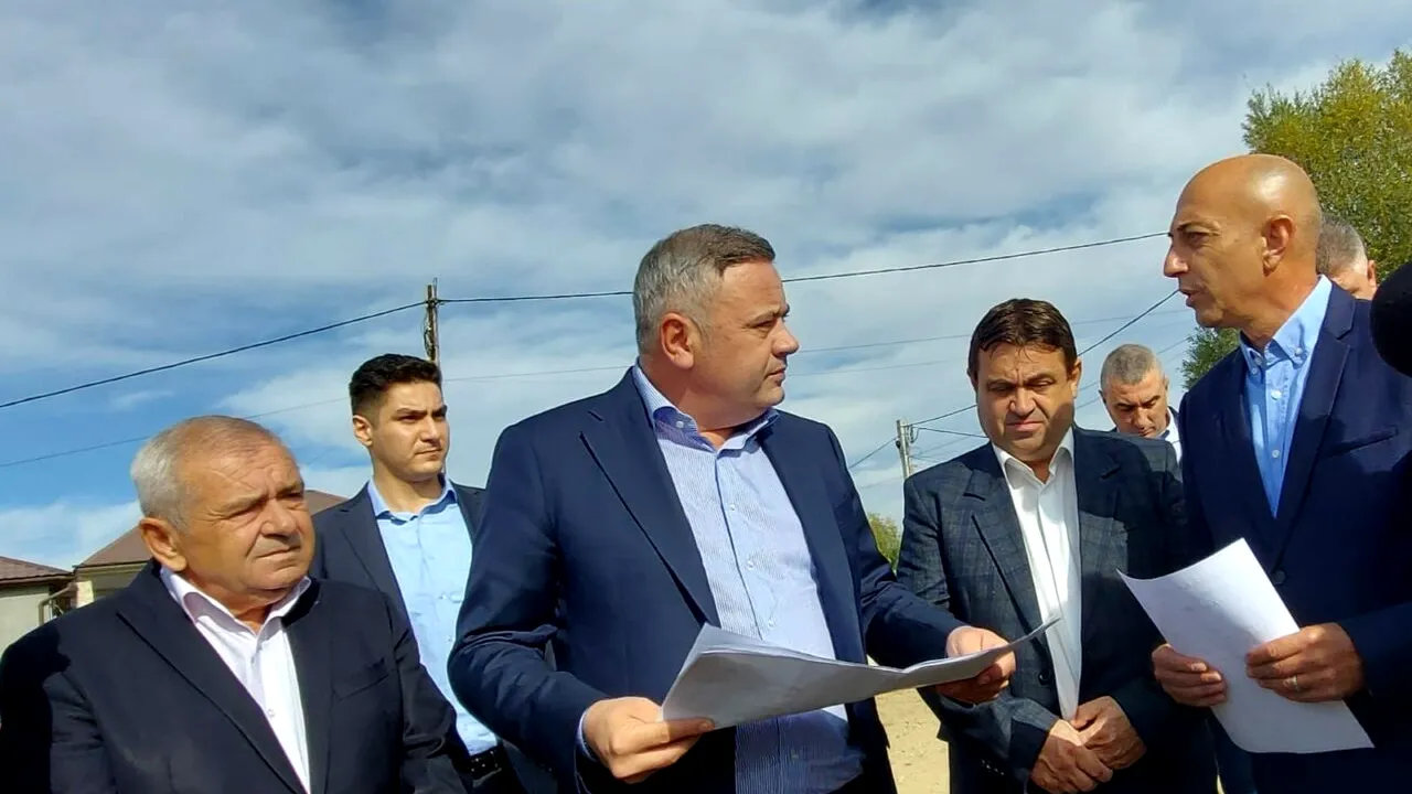 Nou depozit de legume și fructe la Cervenia / Florin Barbu s-a întâlnit cu legumicultorii din Teleorman