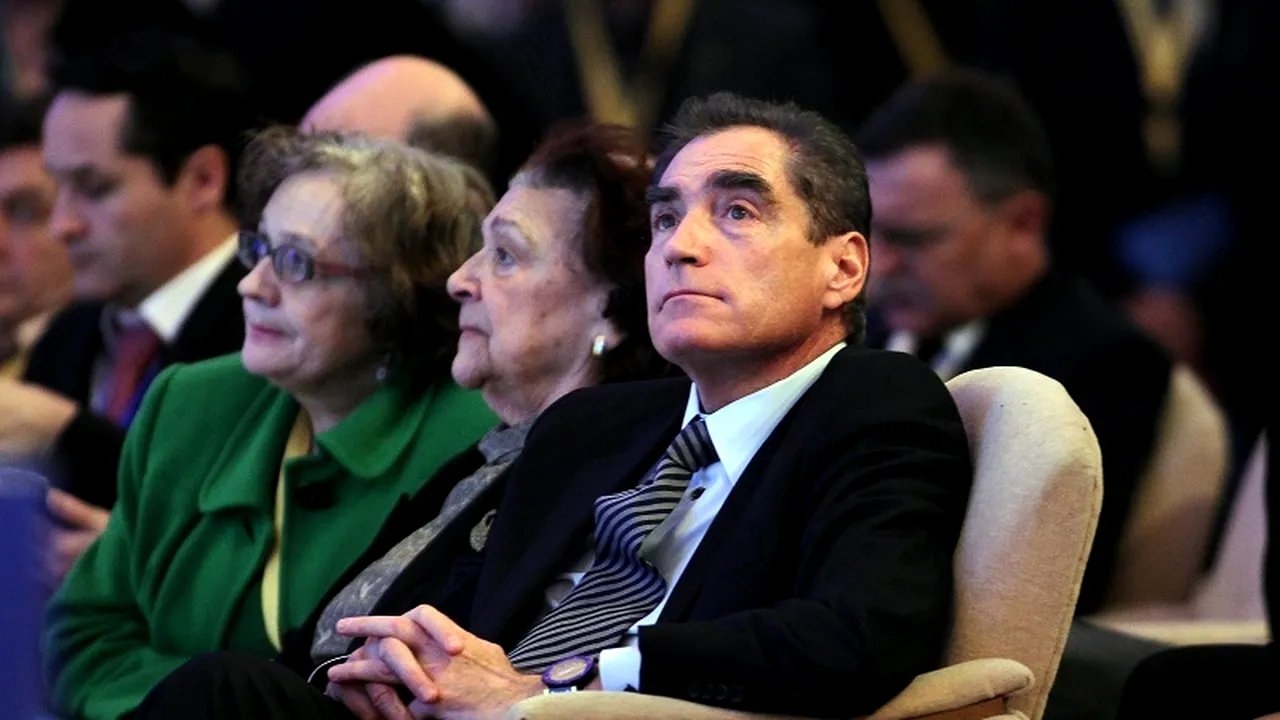 Petre Roman, despre revizuirea Constituției: Va trebui să găsim o formulă de compromis între statul laic și credința în Dumnezeu