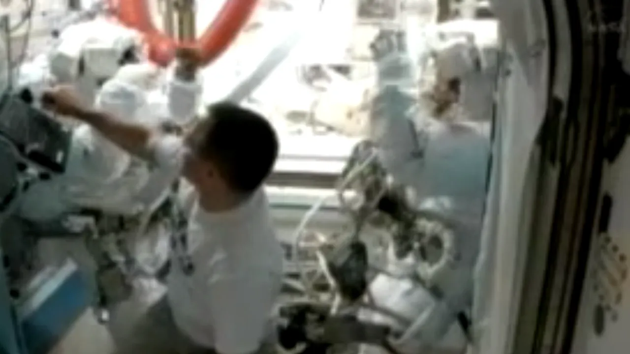 VIDEO - Doi astronauți de pe ISS au dansat pe ritmurile piesei 