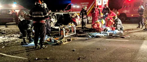 Accident foarte grav cu trei mașini pe DN1: doi oameni au murit și zece sunt răniți