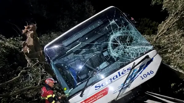 Accident grav în Spania: Un autobuz cu 83 de turiști, între care și copii, a căzut într-o râpă abruptă. Șapte răniți sunt în stare gravă