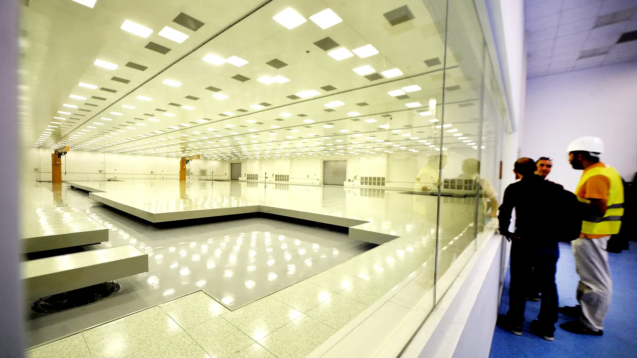 Primele teste ale laserului de la Măgurele. Când va fi complet funcțional cel mai mare proiect științific din România