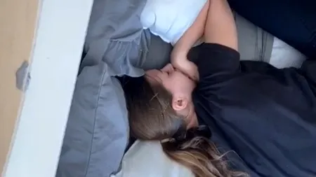 Cum poți face bani efectiv în timp ce dormi. Tot mai mulți tineri au început să facă asta, dar modalitatea e cel puțin ciudată