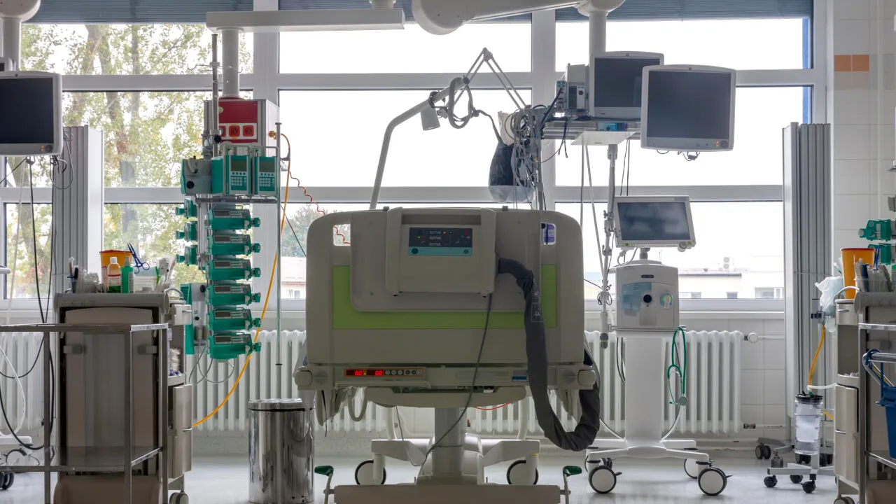 Copil român de doi ani, internat de urgență în Mexic după ce a băut benzină