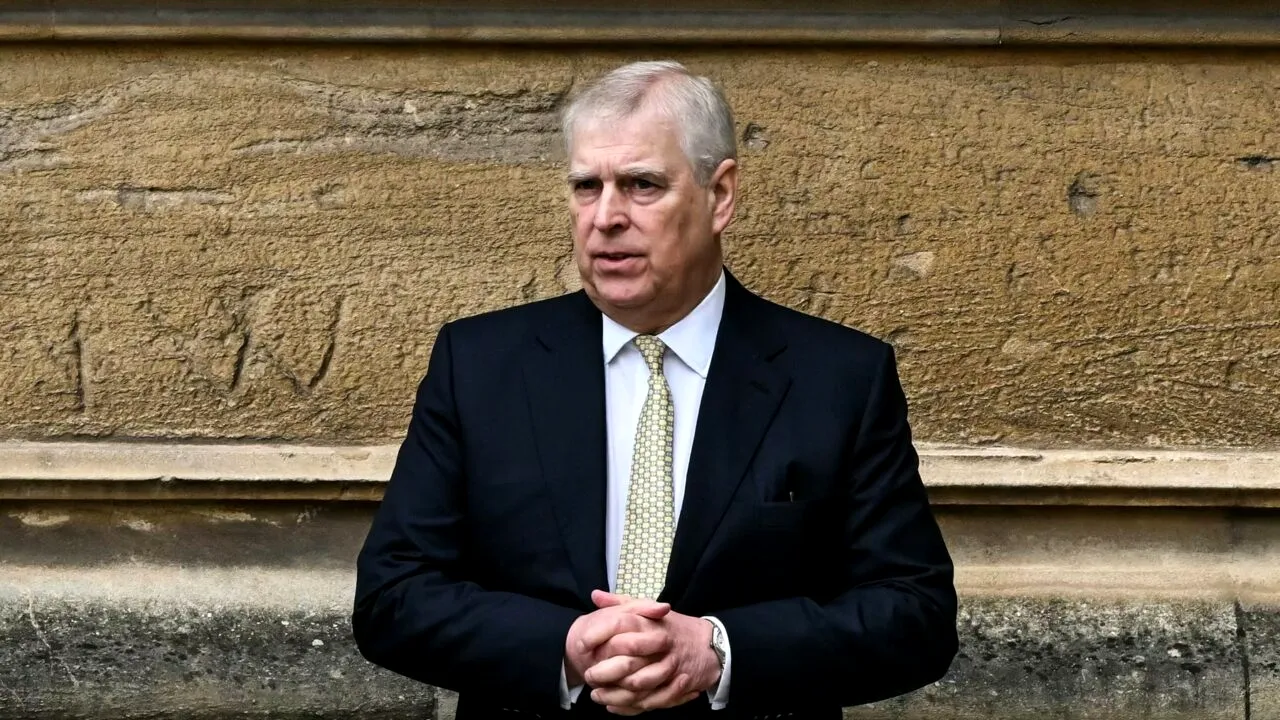 Un presupus SPION chinez, „confident apropiat” al Prințului Andrew, a primit interdicție de a intra în Regatul Unit