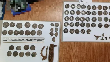 FOTO - Tezaur arheologic vechi de 2.000 de ani, descoperit într-o pădure din Alba. Totul a pornit după o postare on-line a unui tânăr de 27 de ani care are un detector de metale