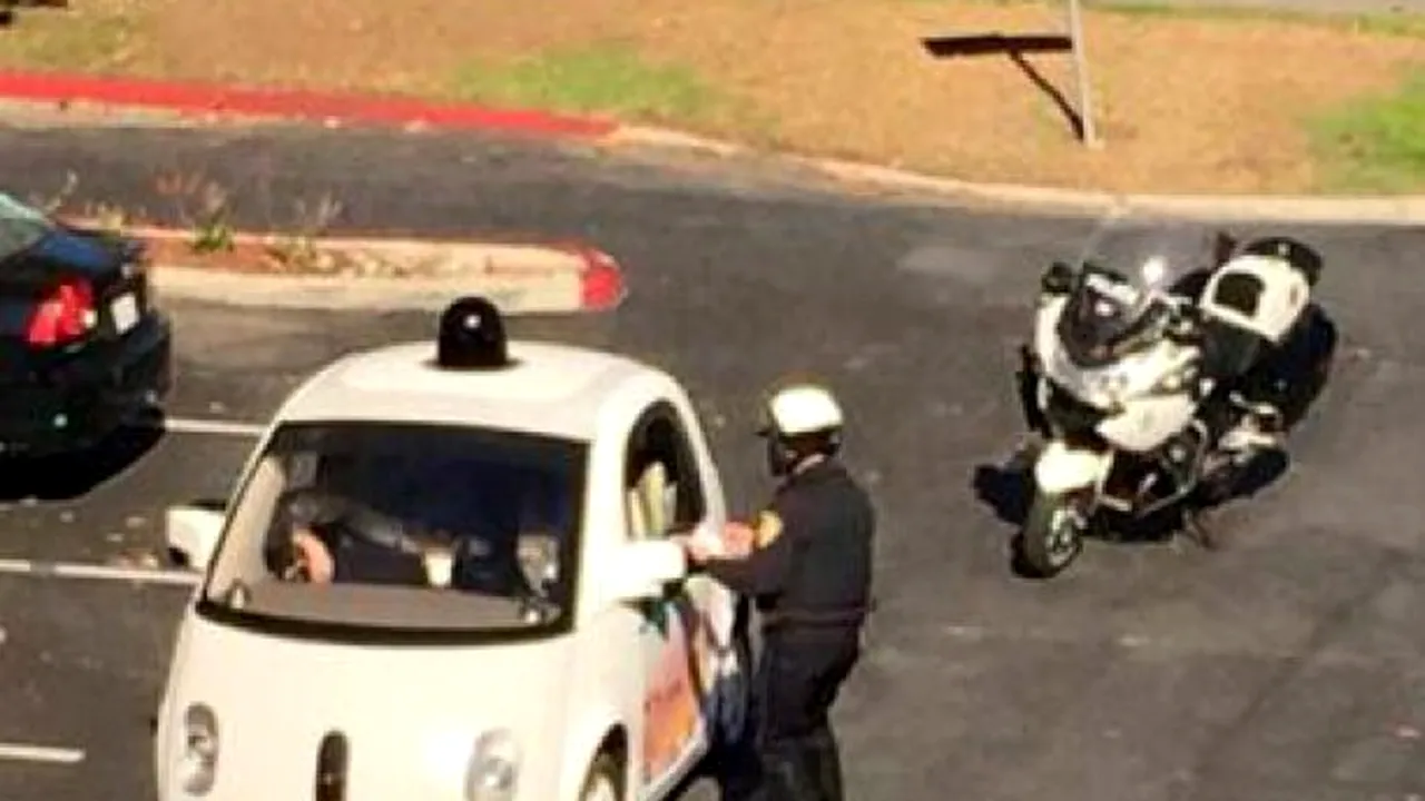 Mașina Google Street View, trasă pe dreapta. Ce le-a atras atenția polițiștilor