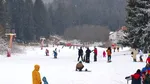 Se schiază în Poiana Brașov. Pârtiile Bradul și Stadion au fost deschise