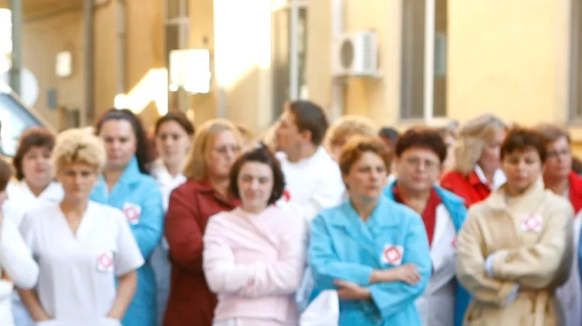 Protest spontan în fața Spitalului Medical Bârlad. Peste 60 de medici și asistente au blocat intrarea unității