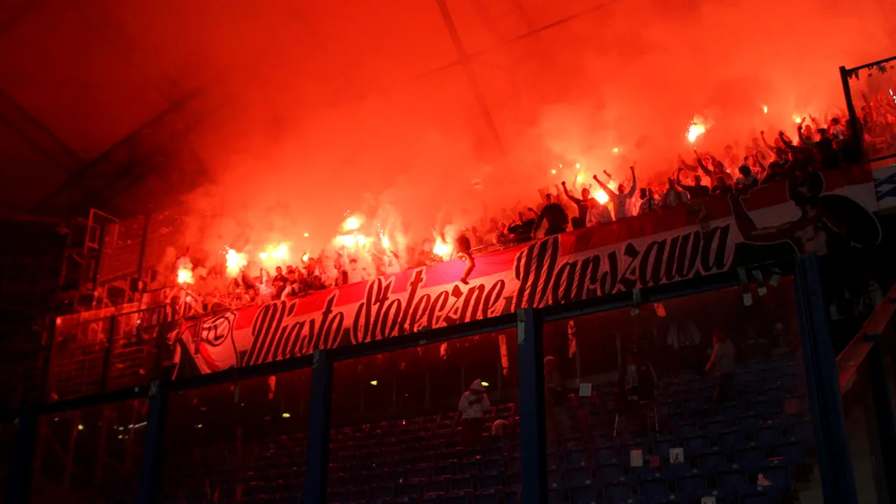 Jucătorii Legiei Varșovia, bătuți și umiliți de suporterii lor după o înfrângere: I-au dat jos din autocar și le-au aplicat lovituri peste ceafă și palme peste față