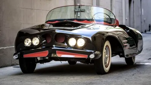 Acesta este primul Batmobil. Cât a plătit un colecționar pe mașina construită în 1963