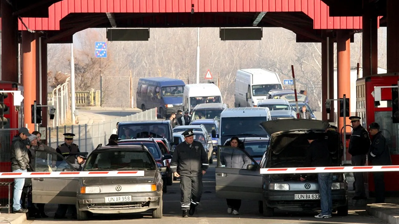 Vameșii români au oprit la control o dubă înmatriculată în Bulgaria. Descoperirea neașteptată făcută sub podeaua remorcii 