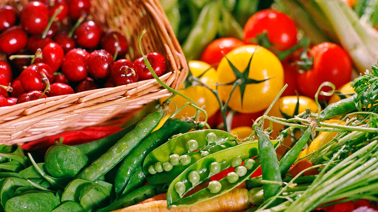 Recomandările nutriționiștilor: ce trebuie să mănânci și câtă bere ai voie să bei în zilele toride