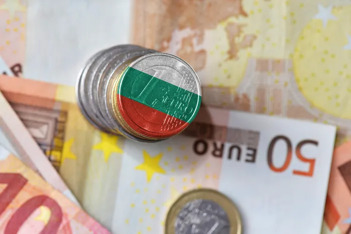 Românii fug după „vacanțe ieftine” în Bulgaria, iar Fiscul face razie. O felie de tort se vinde cu 18 euro, pe litoral