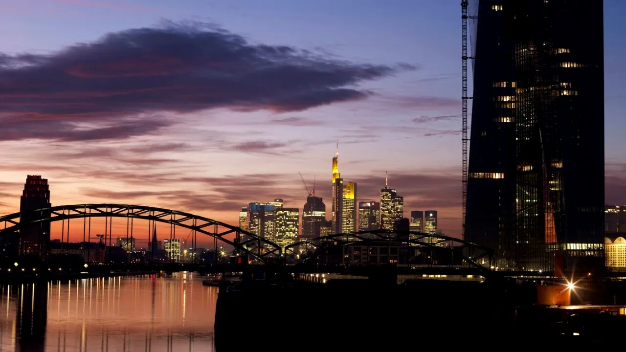 Oficial BCE: Băncile din spațiul UE trebuie să gestioneze responsabil riscurile climatice /”Vom continua eforturile pentru a menține prețuri stabile”