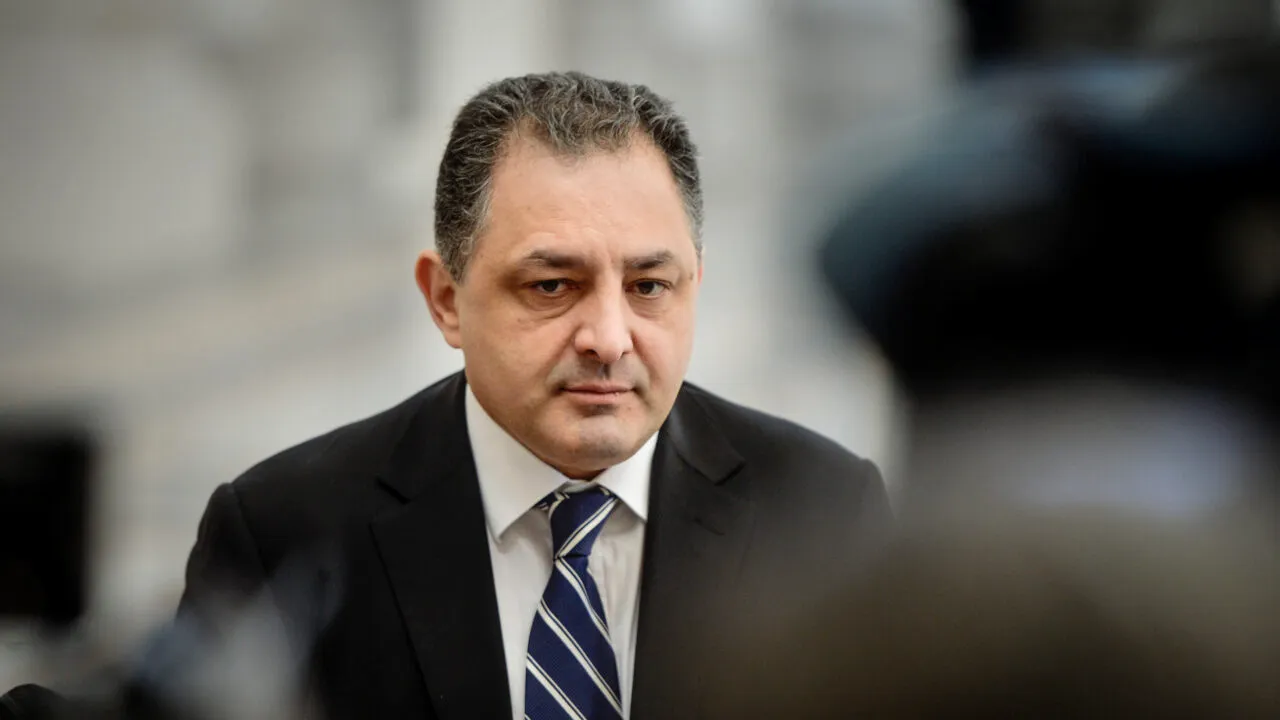 Scandal pe străzile Capitalei. Poliția, chemată după ce iubita fiului lui Liviu Dragnea a acuzat că Marian Vanghelie a urmărit-o și a amenințat-o