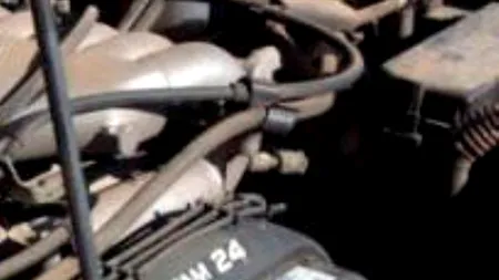 I s-a oprit mașina în trafic. Când a ridicat capota, a rămas fără cuvinte